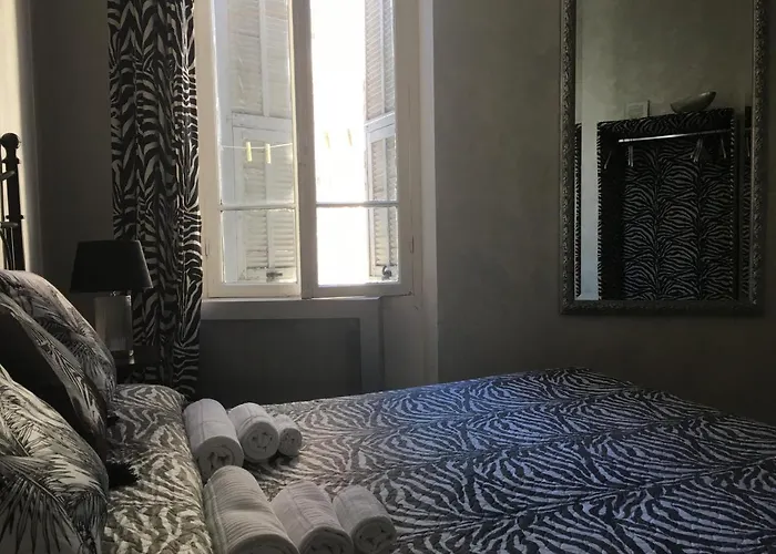 Hotel Sanremo Готель *